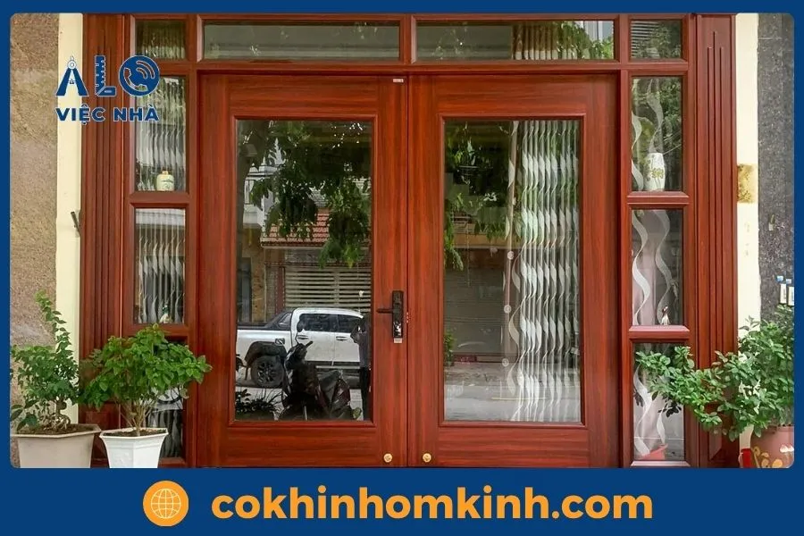 Cập nhật báo giá cửa kính cường lực khung gỗ​ 