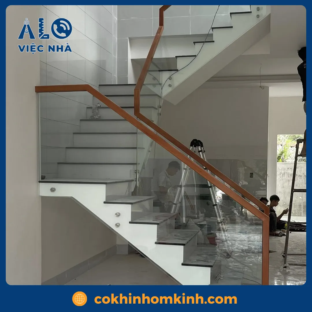 Cầu thang gỗ kính CTGK1 mẫu 2