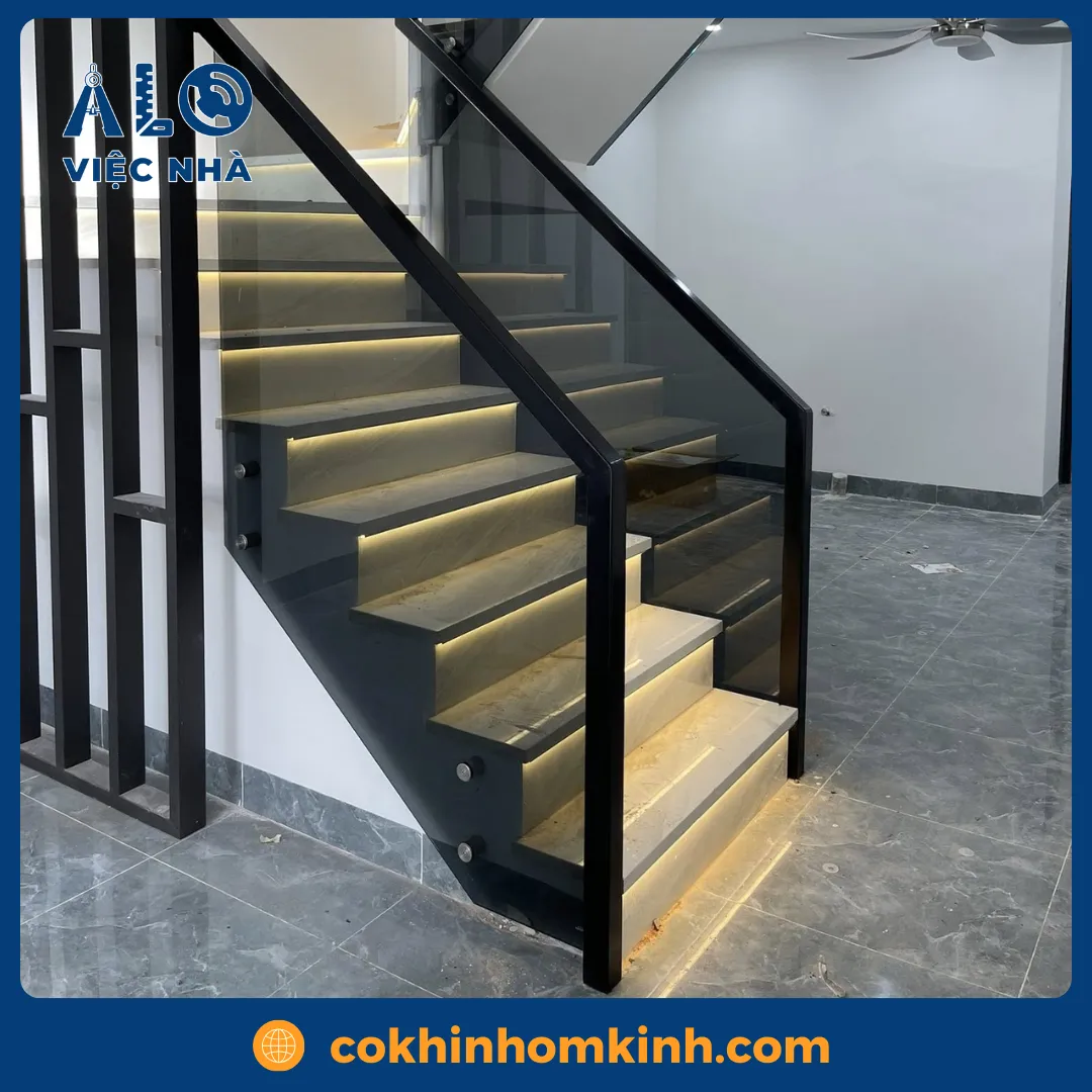 Cầu thang gỗ kính CTGK1 mẫu 3