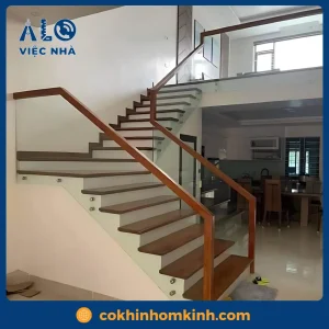 Cầu thang gỗ kính CTGK2 mẫu 3