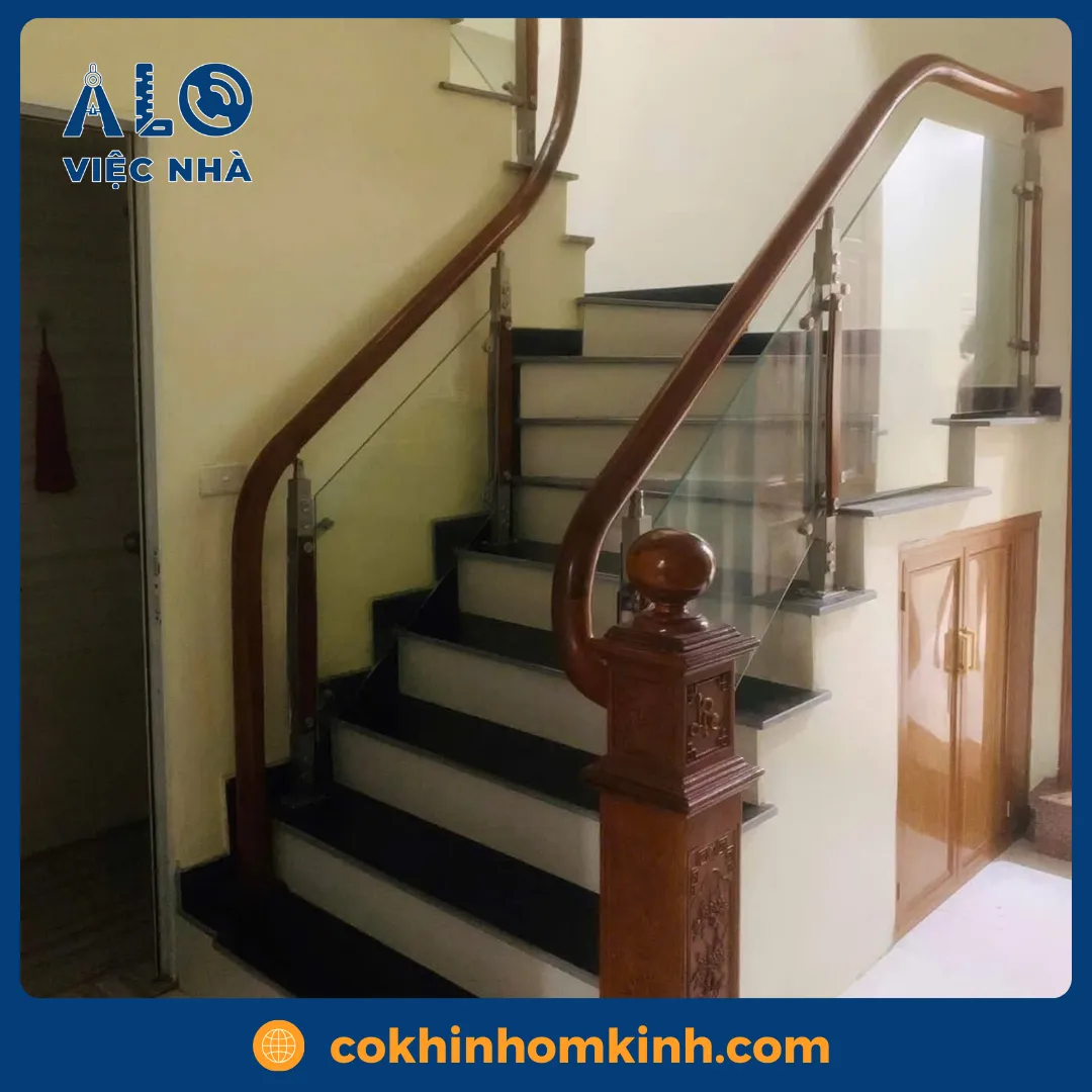 Cầu thang gỗ kính CTGK3 mẫu 3