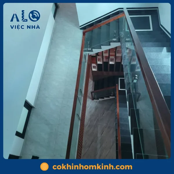 Cầu thang kính cường lực CTKCL2 mẫu 3