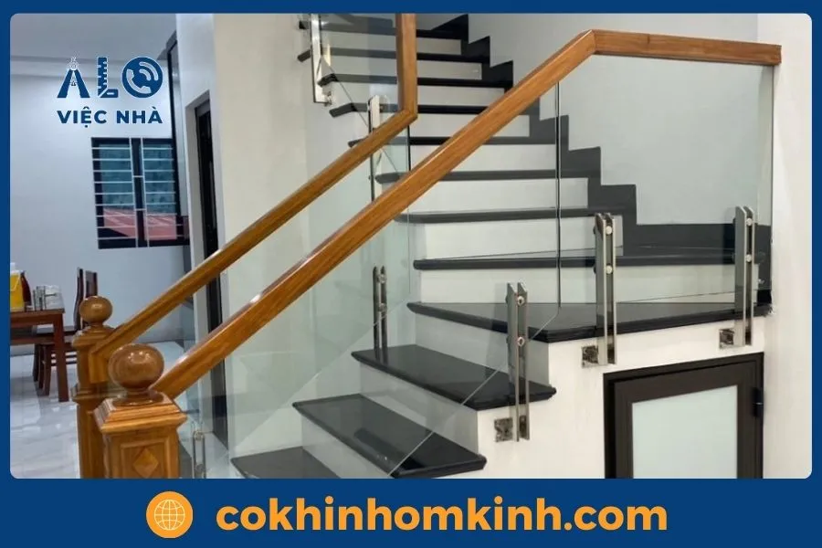 Cấu tạo cầu thang kính gác lửng