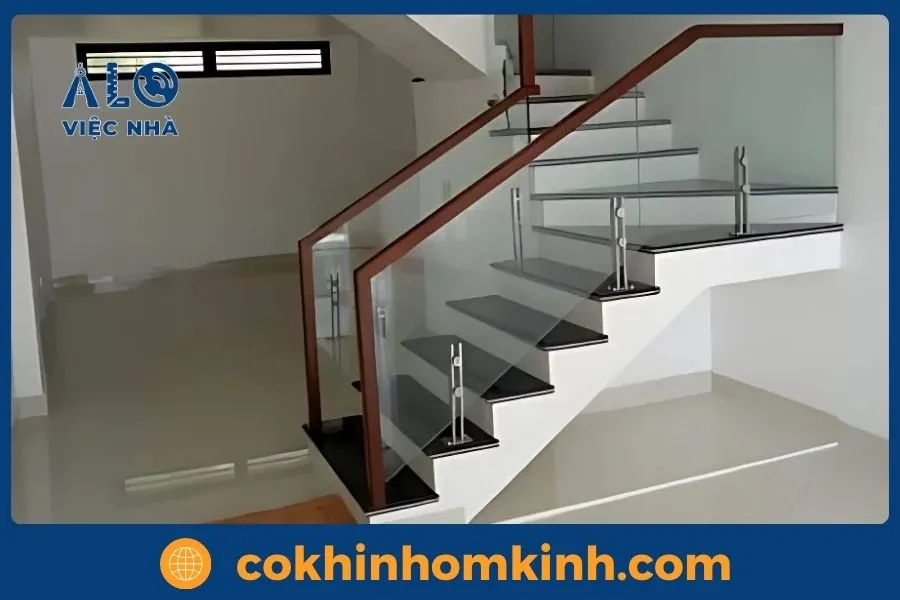 Lợi ích khi sử dụng cầu thang kính gác lửng