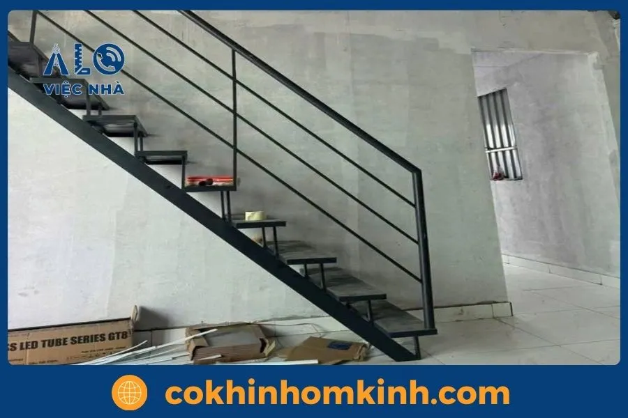 Vì sao cầu thang sắt ngày càng được ưa chuộng trong thiết kế hiện đại, công nghiệp và nhà ở dân dụng?