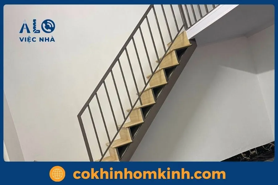 Tại sao, nên chọn Cơ Khí Nhôm Kính thi công cầu thang sắt gác lửng?