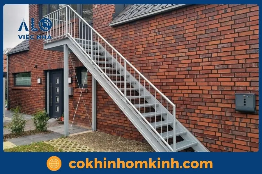 Cầu thang sắt ngoài trời là gì?
