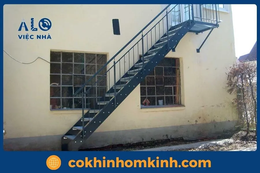 Giới thiệu dịch vụ thi công cầu thang sắt ngoài trời