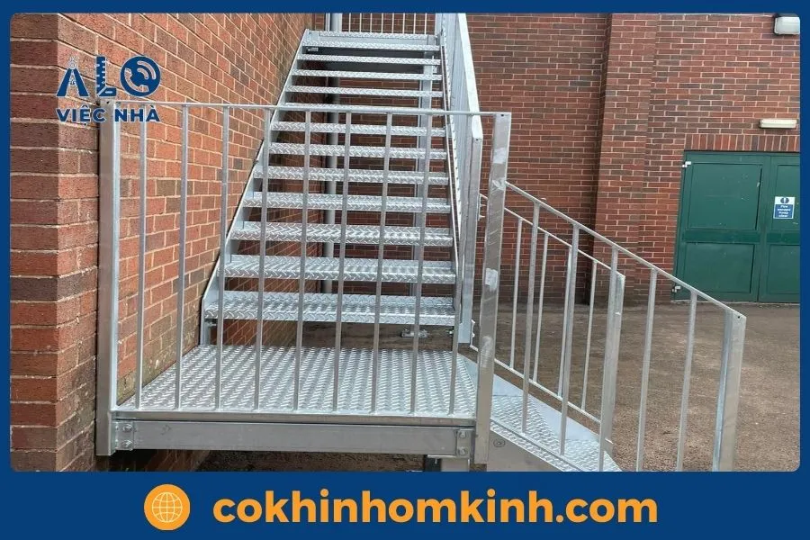 Quy trình thi công cầu thang sắt ngoài trời - Cơ Khí Nhôm Kính