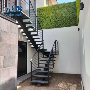 Cầu thang sắt ngoài trời CTSNT1 mẫu 1