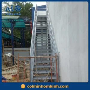 Cầu thang sắt ngoài trời CTSNT2 7 Cầu thang sắt ngoài trời CTSNT2 mẫu 3