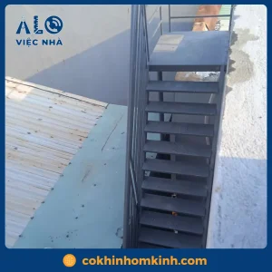 Cầu thang sắt ngoài trời CTSNT3 mẫu 2