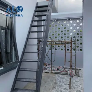 Cầu thang sắt ngoài trời CTSNT3 mẫu 1