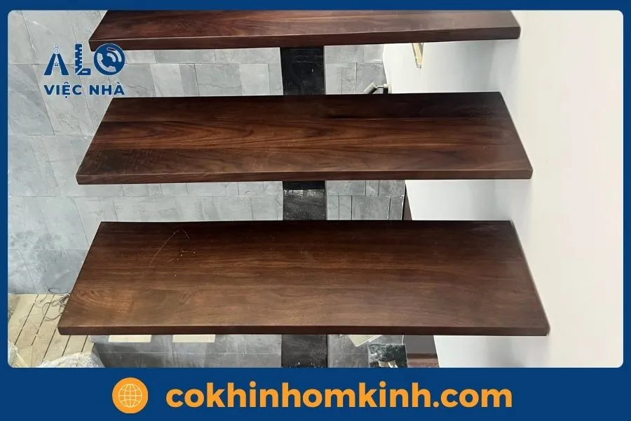 Cầu thang sắt ốp gỗ là gì?