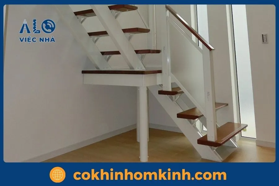 Giới thiệu dịch vụ thi công cầu thang sắt ốp gỗ