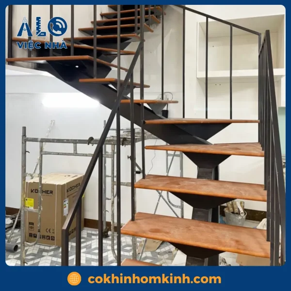 Cầu Thang Sắt Ốp Gỗ CTSOG1 mẫu 3