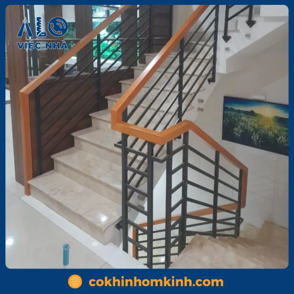 Cầu thang sắt tay vịn gỗ CTSTVG1 mẫu 2