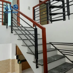Cầu thang sắt tay vịn gỗ CTSTVG1 mẫu 1