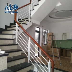 Cầu thang sắt tay vịn gỗ CTSTVG2 mẫu 1