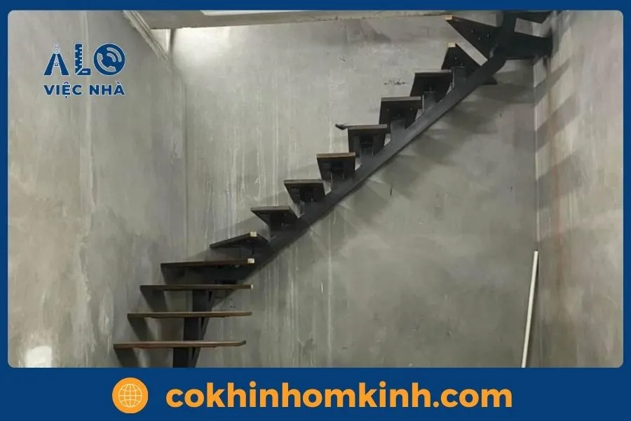 Cầu thang sắt xương cá là gì?