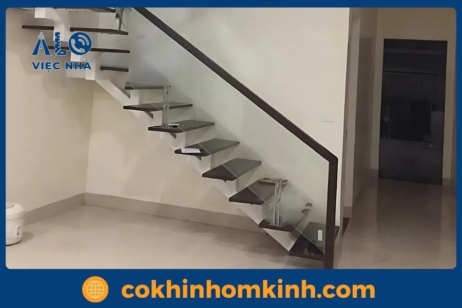 Giới thiệu dịch vụ thi công cầu thang sắt xương cá