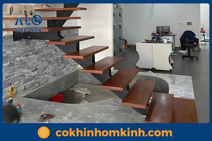 Tại sao, nên chọn Cơ Khí Nhôm Kính thi công cầu thang sắt xương cá?