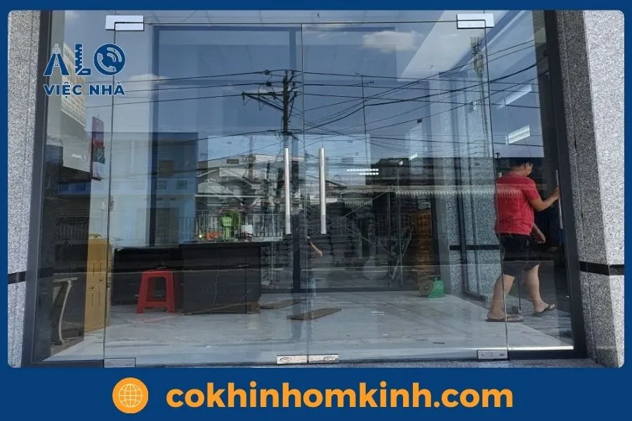 Cửa kính cường lực 2 cánh là gì?