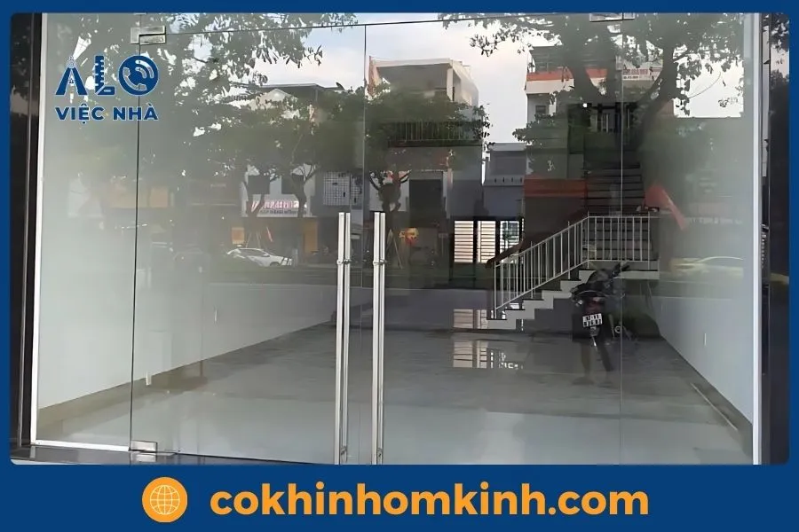 Giới thiệu dịch vụ thi công Cửa kính cường lực 2 cánh