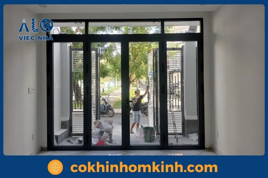 Cửa kính cường lực 4 cánh là gì?
