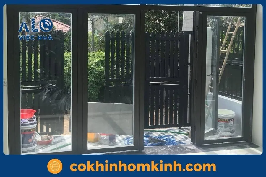 Giới thiệu dịch vụ thi công Cửa kính cường lực 4 cánh