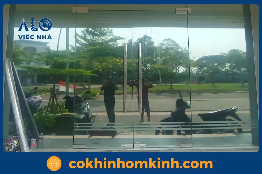 Phân loại cửa kính cường lực theo kiểu mở