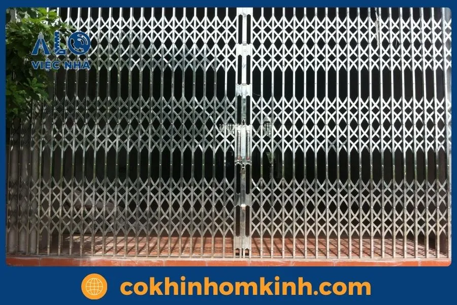 Cửa xếp inox 304 cao cấp – Mẫu đẹp, bền, báo giá xưởng 2 Báo giá cửa xếp inox mới nhất 2025