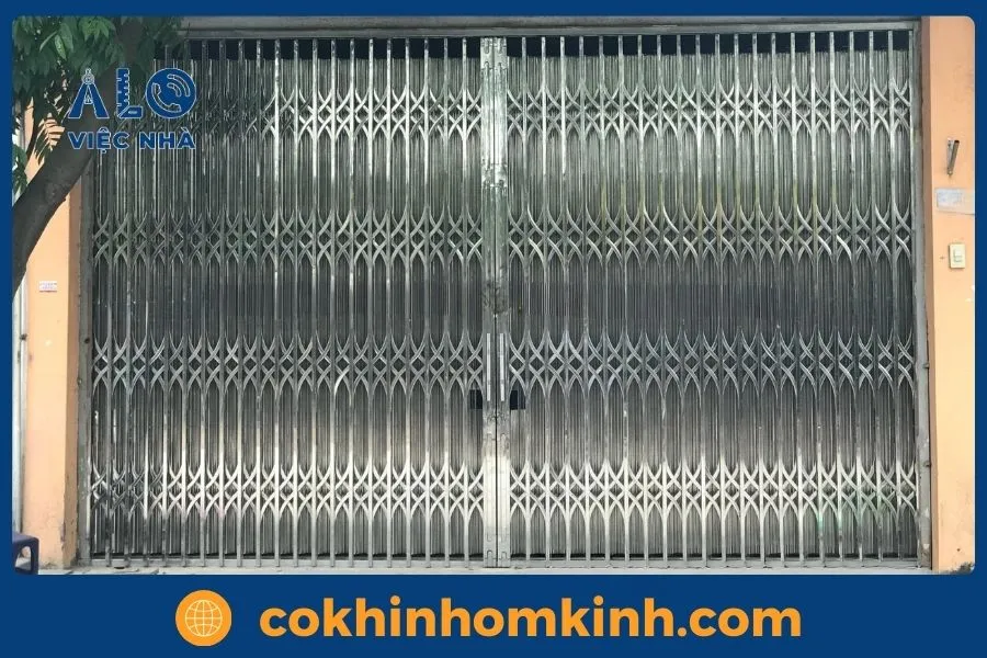 giá cửa inox 304
