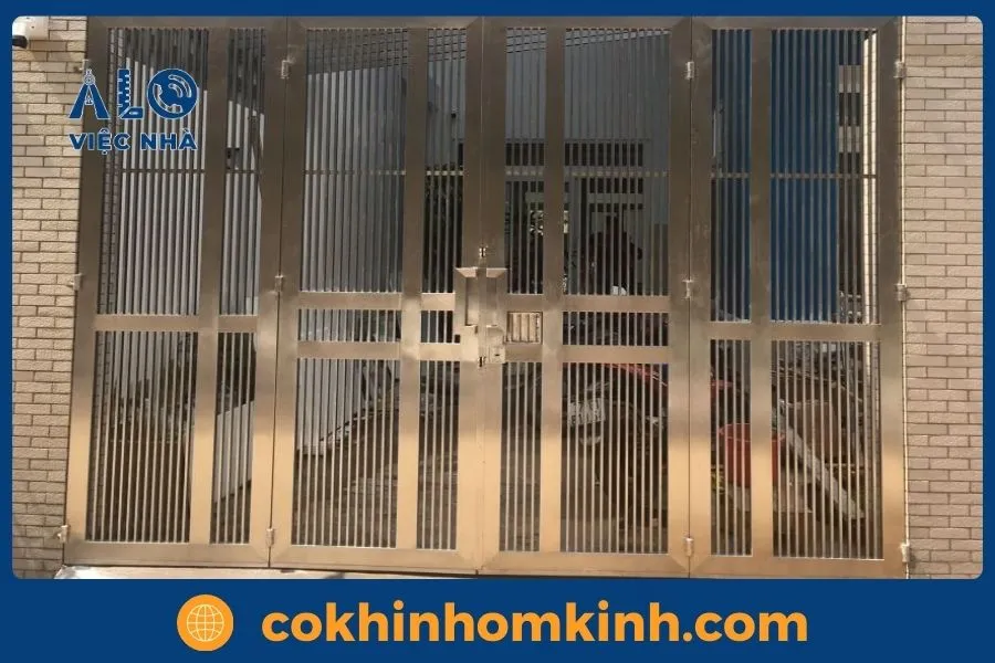 Giới thiệu dịch vụ thi công cửa inox 304 tại Cơ Khí Nhôm Kính
