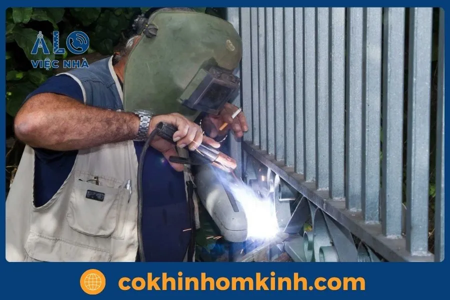 Hàn cửa sắt giá rẻ TPHCM 4 Quy trình hàn cửa sắt chuẩn chuyên nghiệp tại Cơ Khí Nhôm Kính