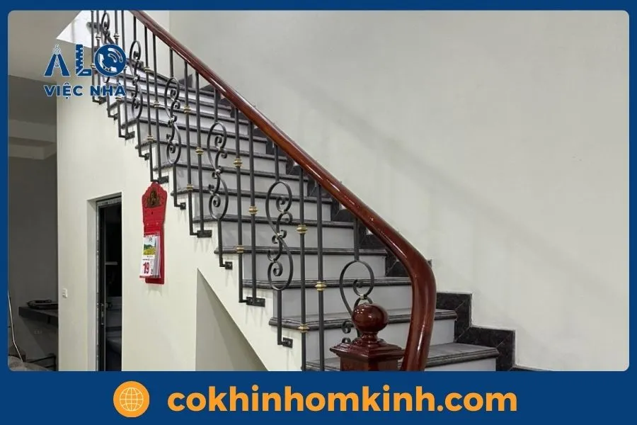 Lan can cầu thang sắt mẫu 9