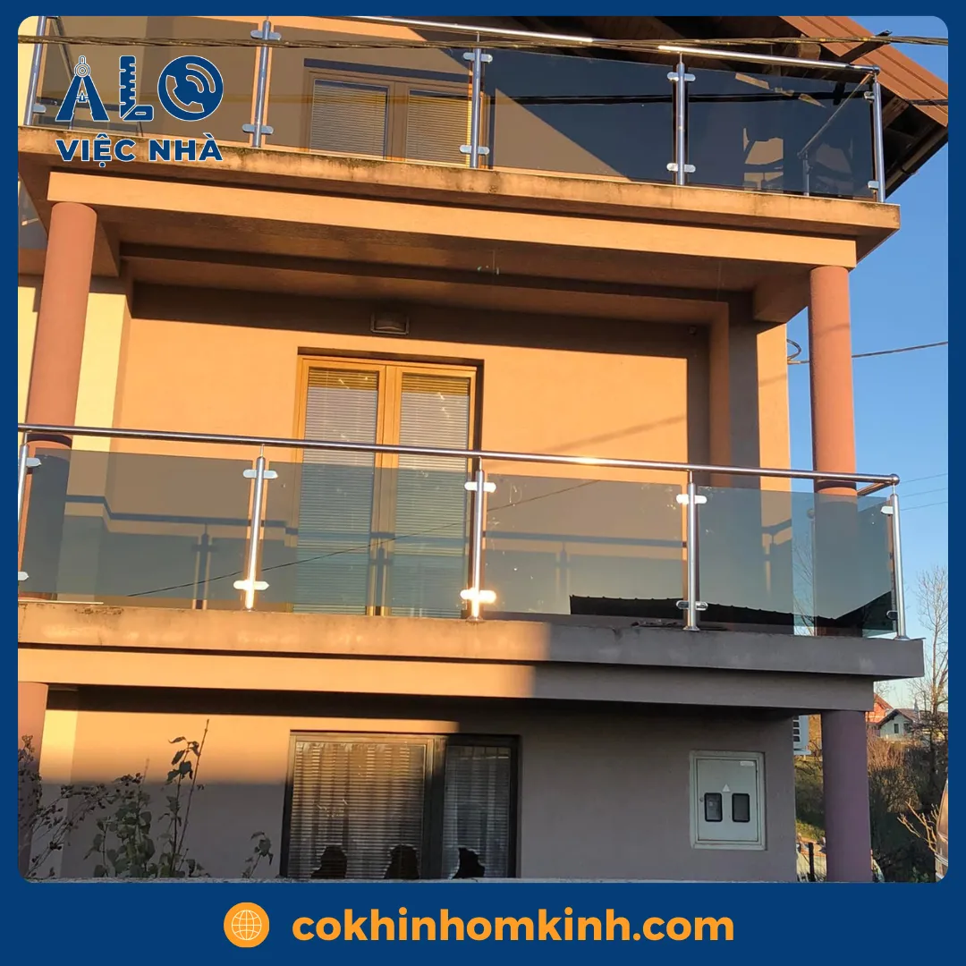 Lan can kính cường lực LCKCL1 mẫu 2