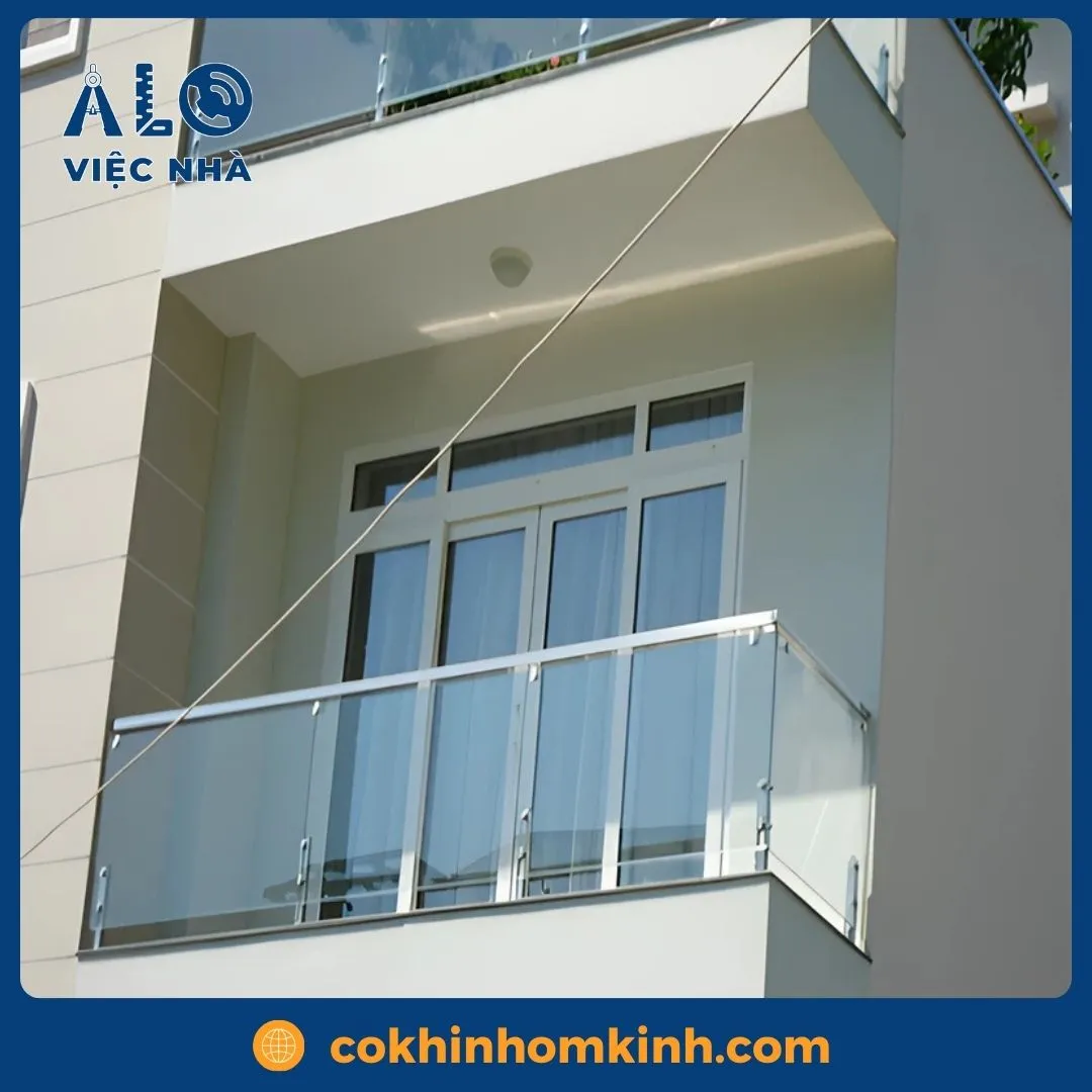 Lan can kính cường lực LCKCL3 mẫu 2