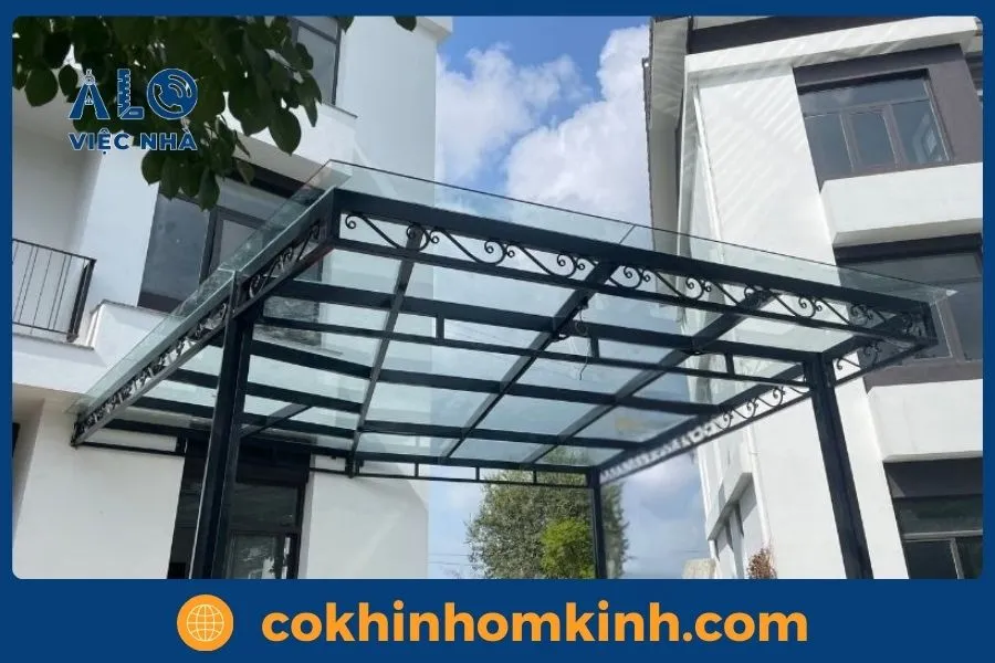 Tại sao nên chọn Cơ Khí Nhôm Kính thi công Mái che kính cường lực?