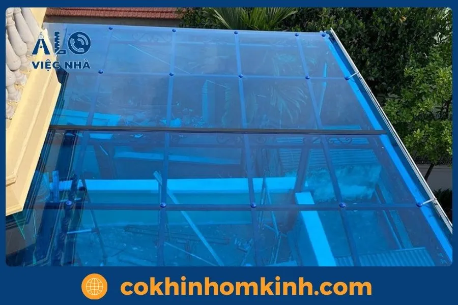 Quy trình thi công mái che poly - Cơ Khí Nhôm Kính