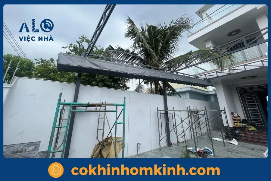 Tại sao nên chọn Cơ Khí Nhôm Kính thi công mái che xếp?