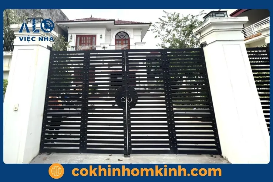 99 Mẫu cửa cổng sắt 4 cánh đẹp đơn giản 9 Mẫu cửa cổng sắt 4 cánh đẹp đơn giản mang lại sự chắc chắn và thẩm mỹ
