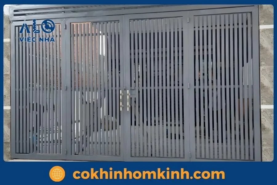 75+ Mẫu Cửa Sắt hộp 4 Cánh Đẹp, Sang Trọng 12 Cửa sắt hộp 4 cánh mẫu 9