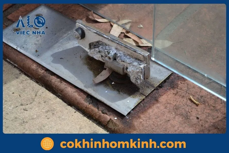 Báo giá sửa cửa kính cường lực tại nhà - BẢO HÀNH 12 THÁNG 2 Bảng giá sửa cửa kính cường lực tại Cơ Khí Nhôm Kính