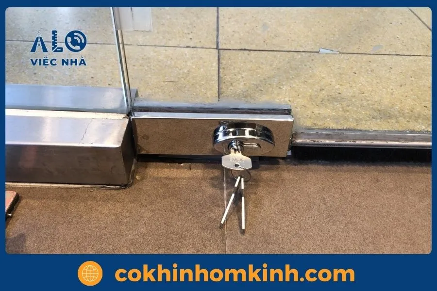 Báo giá sửa cửa kính cường lực tại nhà - BẢO HÀNH 12 THÁNG 5 Giới thiệu dịch vụ sửa cửa kính cường lực tại Cơ Khí Nhôm Kính
