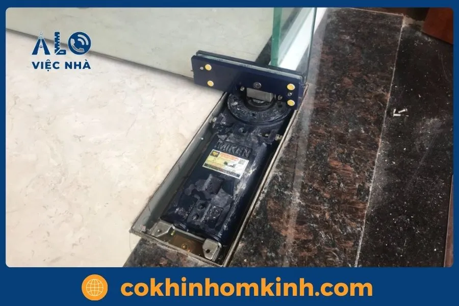 Báo giá sửa cửa kính cường lực tại nhà - BẢO HÀNH 12 THÁNG 7 Quy trình sửa cửa kính cường lực tại Cơ Khí Nhôm Kính