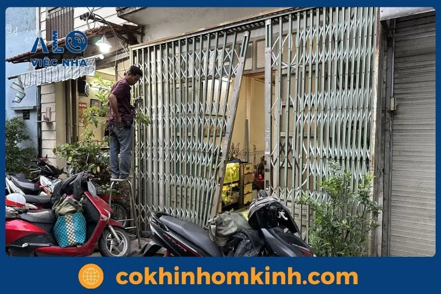 Dịch vụ sửa cửa sắt kéo uy tín tại TP HCM & Các tỉnh lân cận 5 Tại sao, nên chọn Cơ Khí Nhôm Kính sửa cửa sắt kéo?