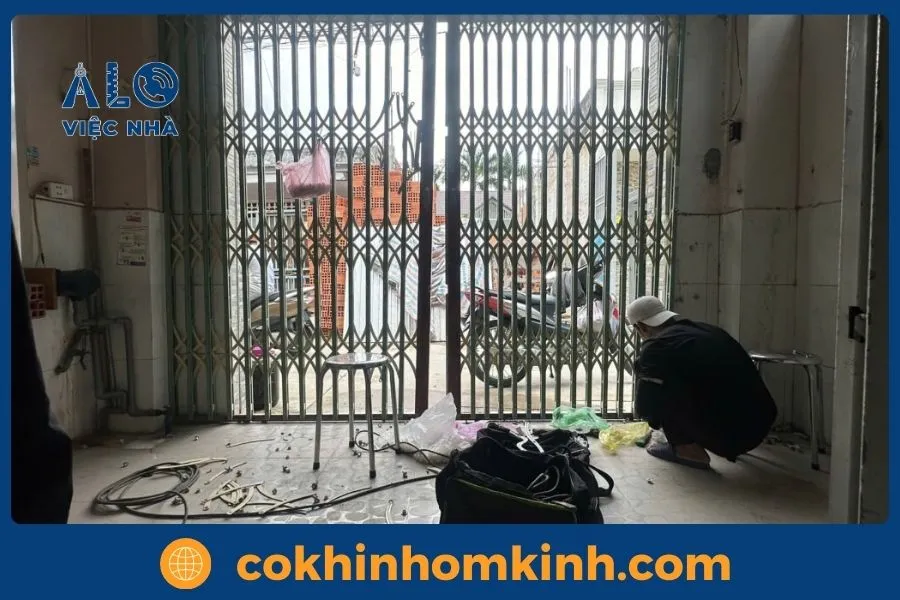 Dịch vụ sửa cửa sắt kéo uy tín tại TP HCM & Các tỉnh lân cận 6 Các hạng mục sửa cửa sắt kéo mà Cơ Khí Nhôm Kính nhận làm