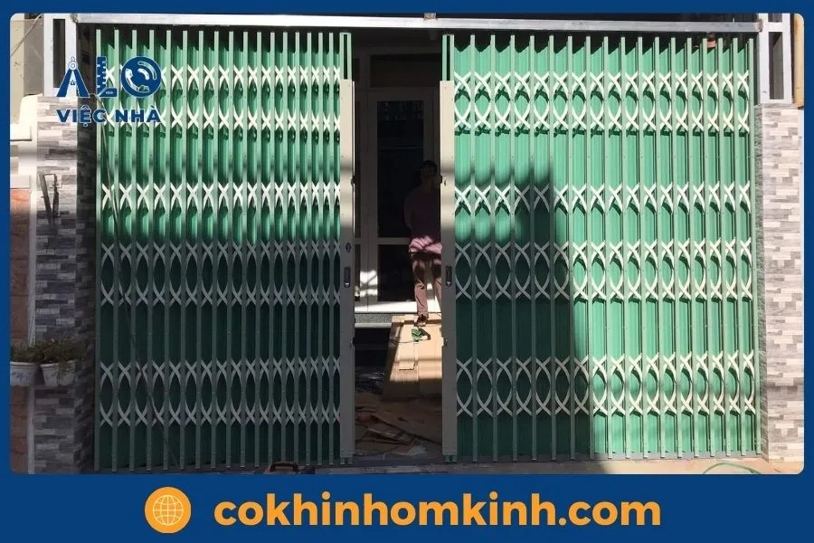 Dịch vụ sửa cửa sắt kéo uy tín tại TP HCM & Các tỉnh lân cận 7 Quy trình sửa cửa sắt kéo của Cơ Khí Nhôm Kính