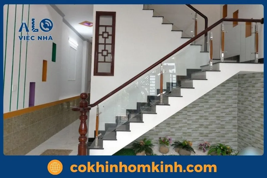 Cầu thang kính gỗ sồi là gì?